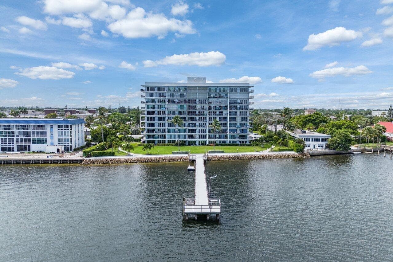 049-3040LakeShoreDrive-502-RivieraBeach-