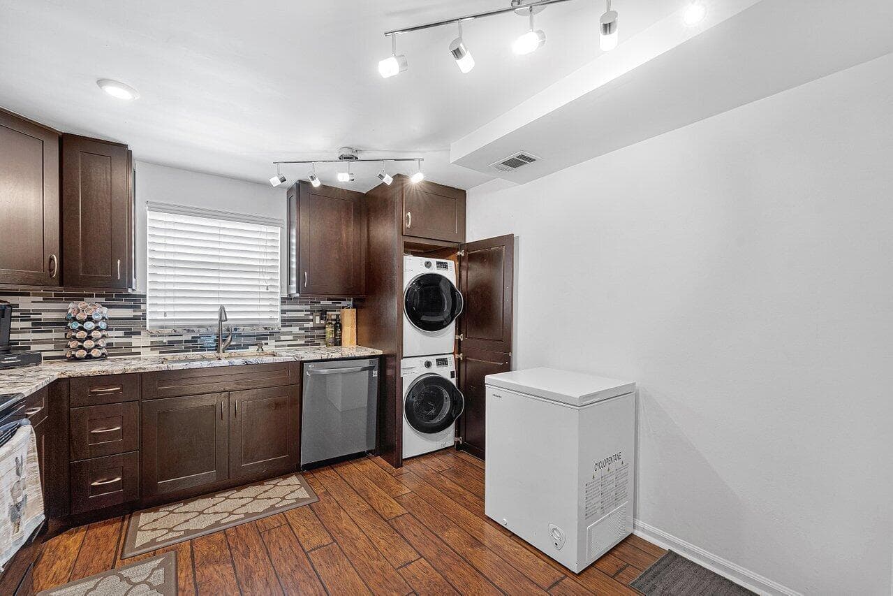 019-3040LakeShoreDrive-502-RivieraBeach-
