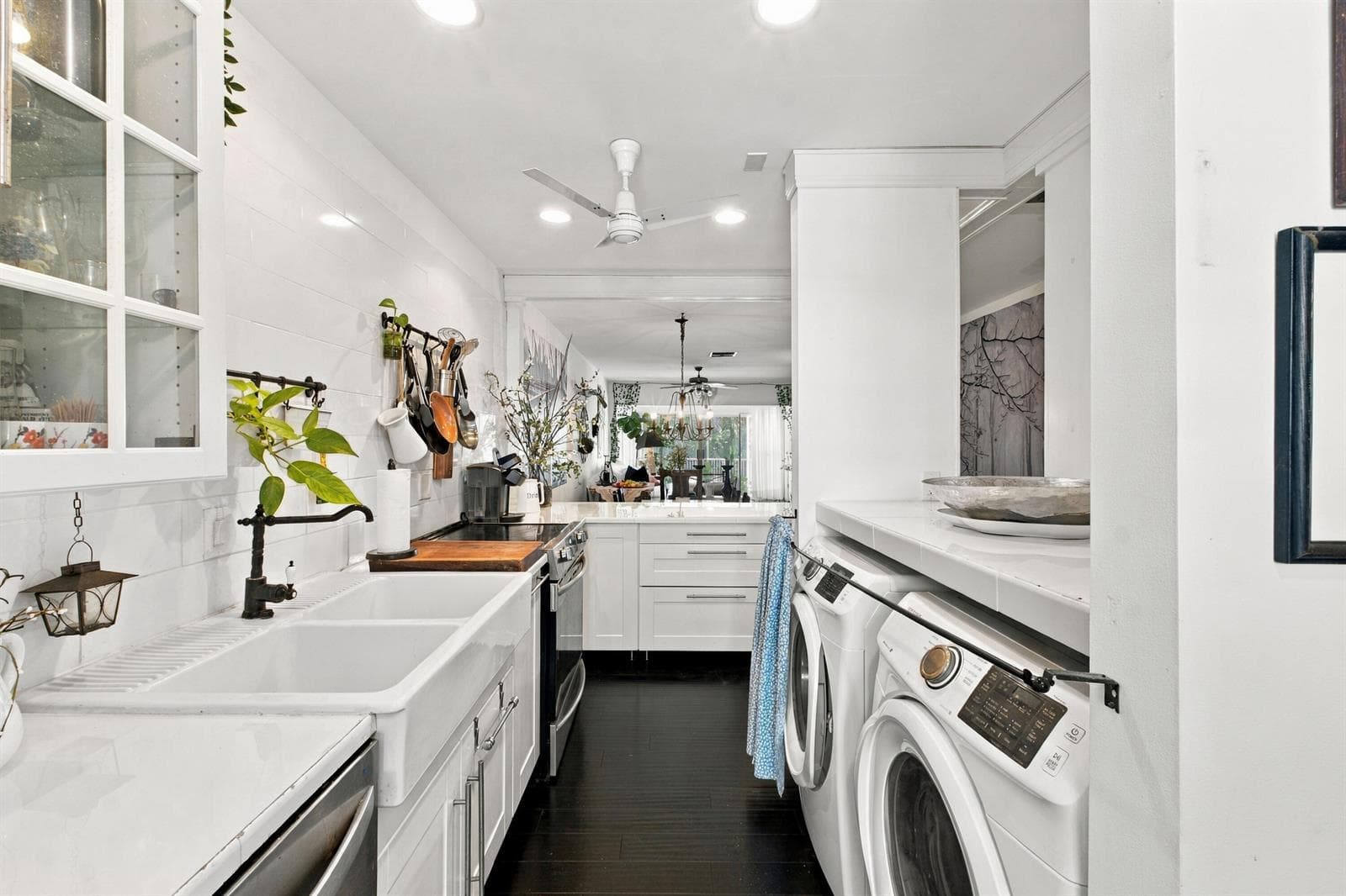 white kitchen/farmers sink