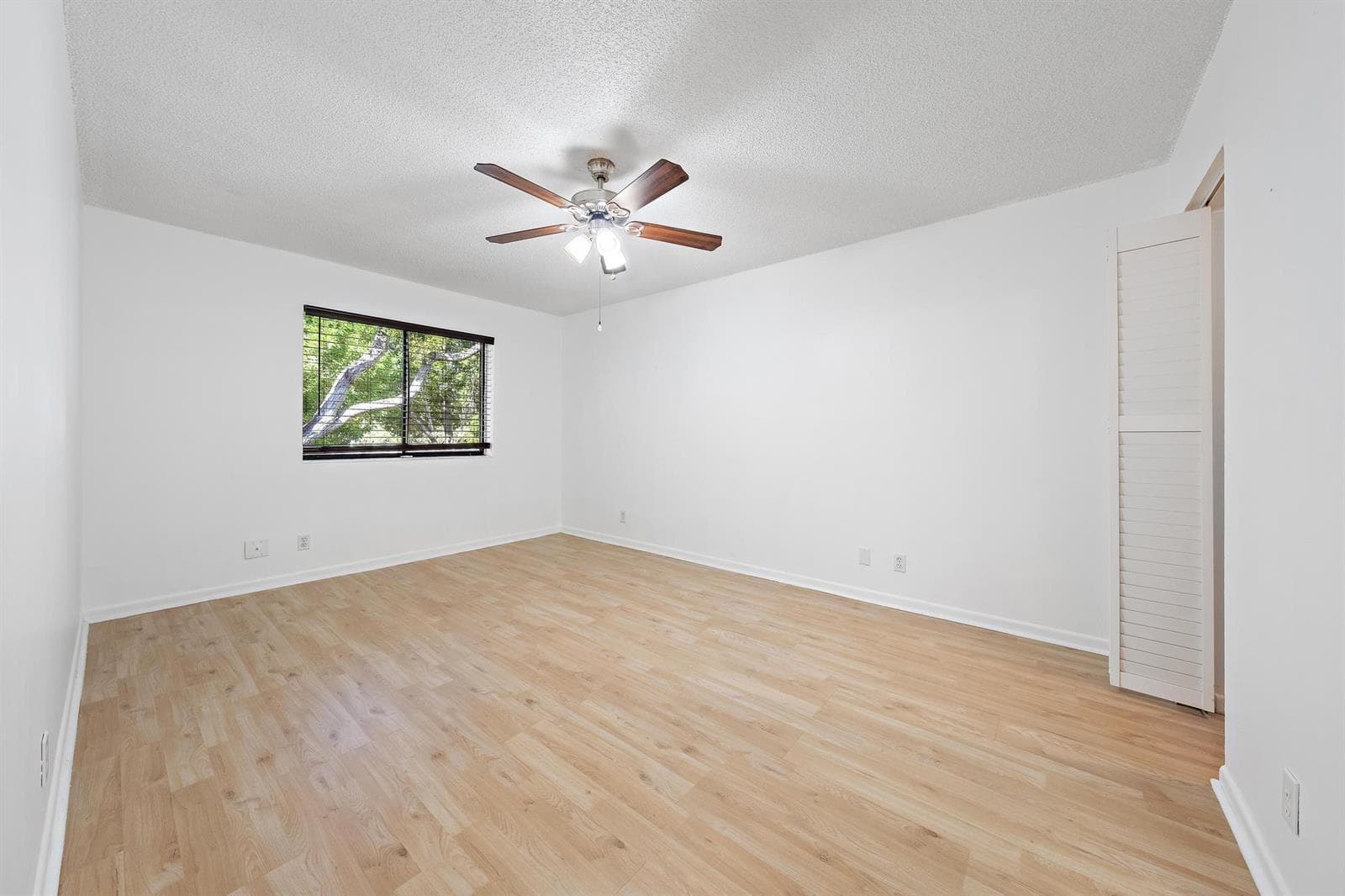 3402 Gardens E Dr Primary 1