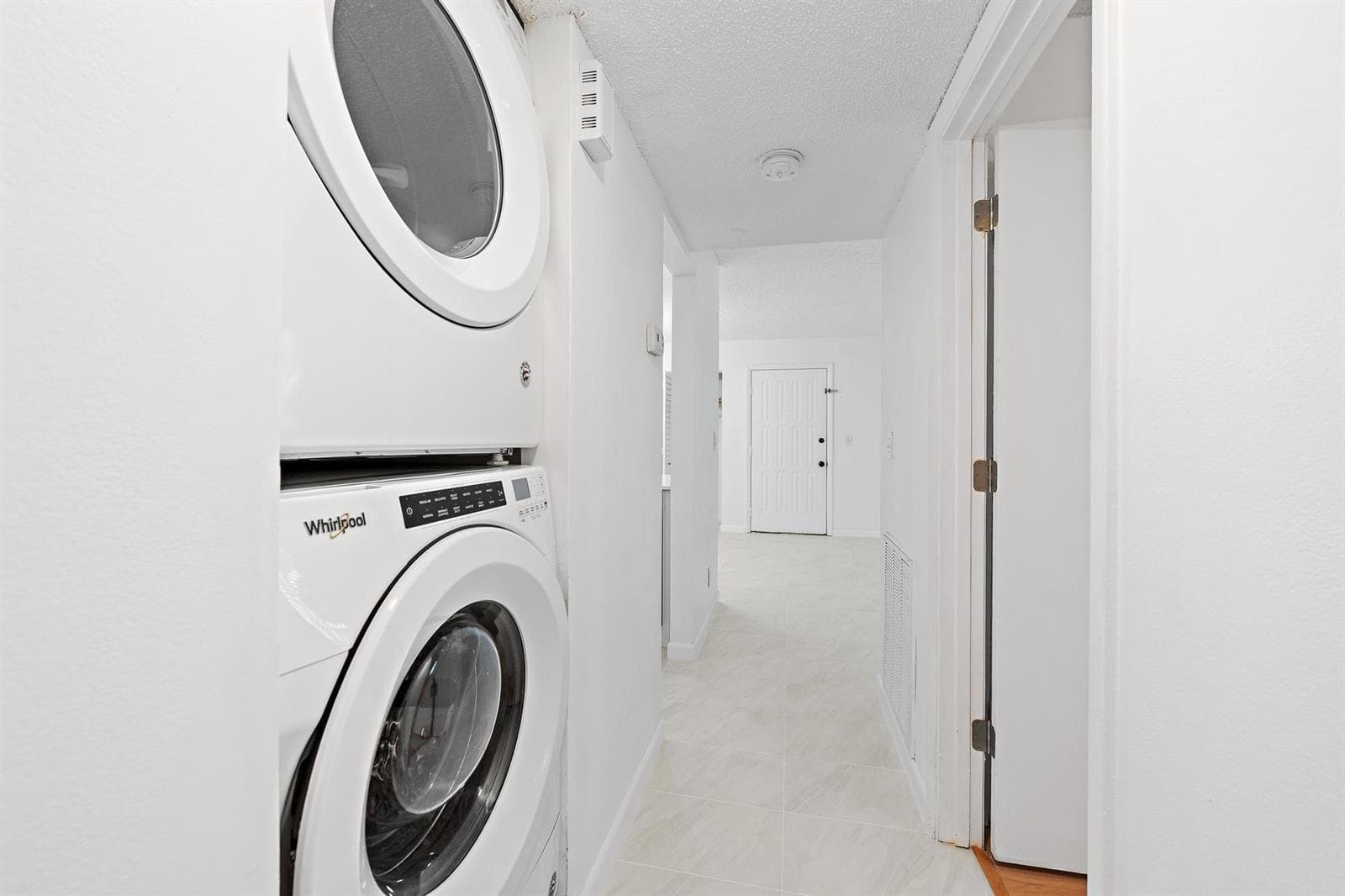 3402 Gardens E Dr Laundry
