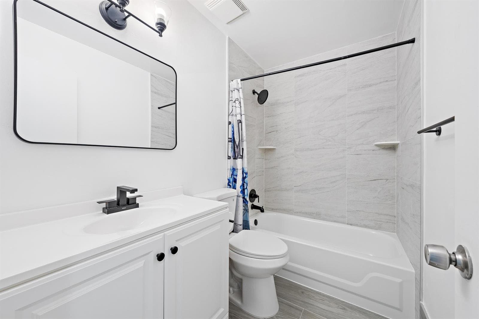 3402 Gardens E Dr 2nd Bath 1