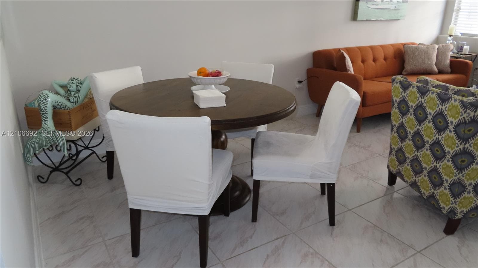 Light-toned tile flooring with marble-patterned veining