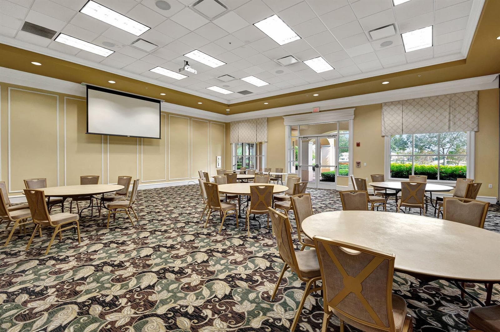 70-web-or-mls-VillageWalk_46