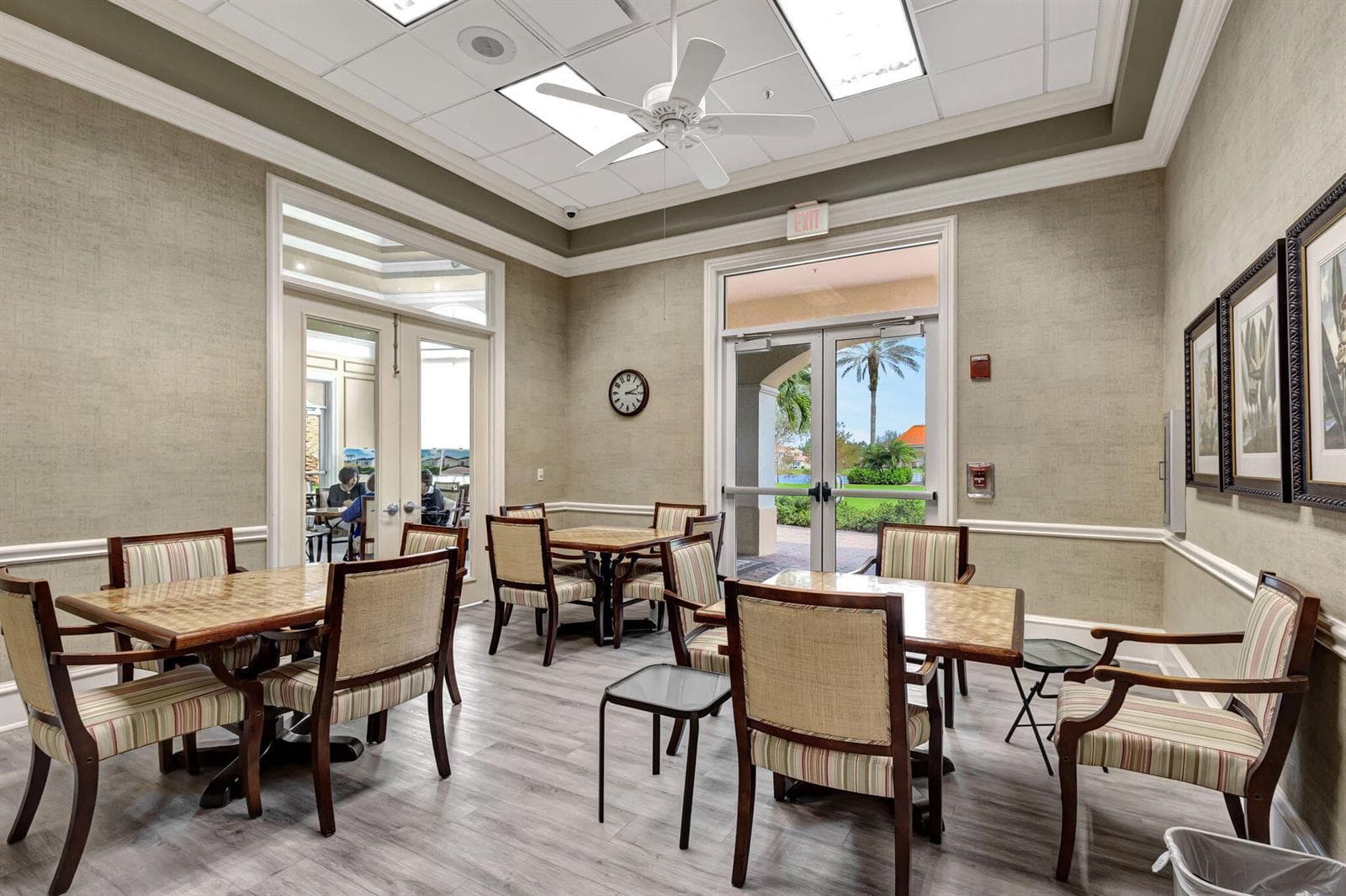 69-web-or-mls-VillageWalk_41