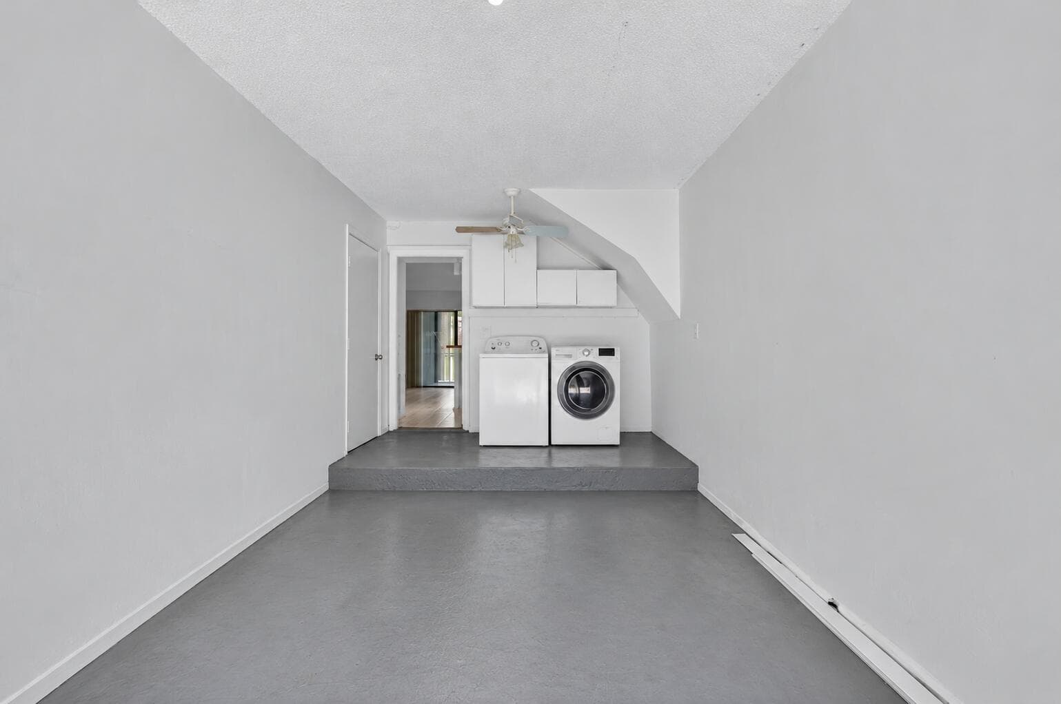 GARAGE/W/D