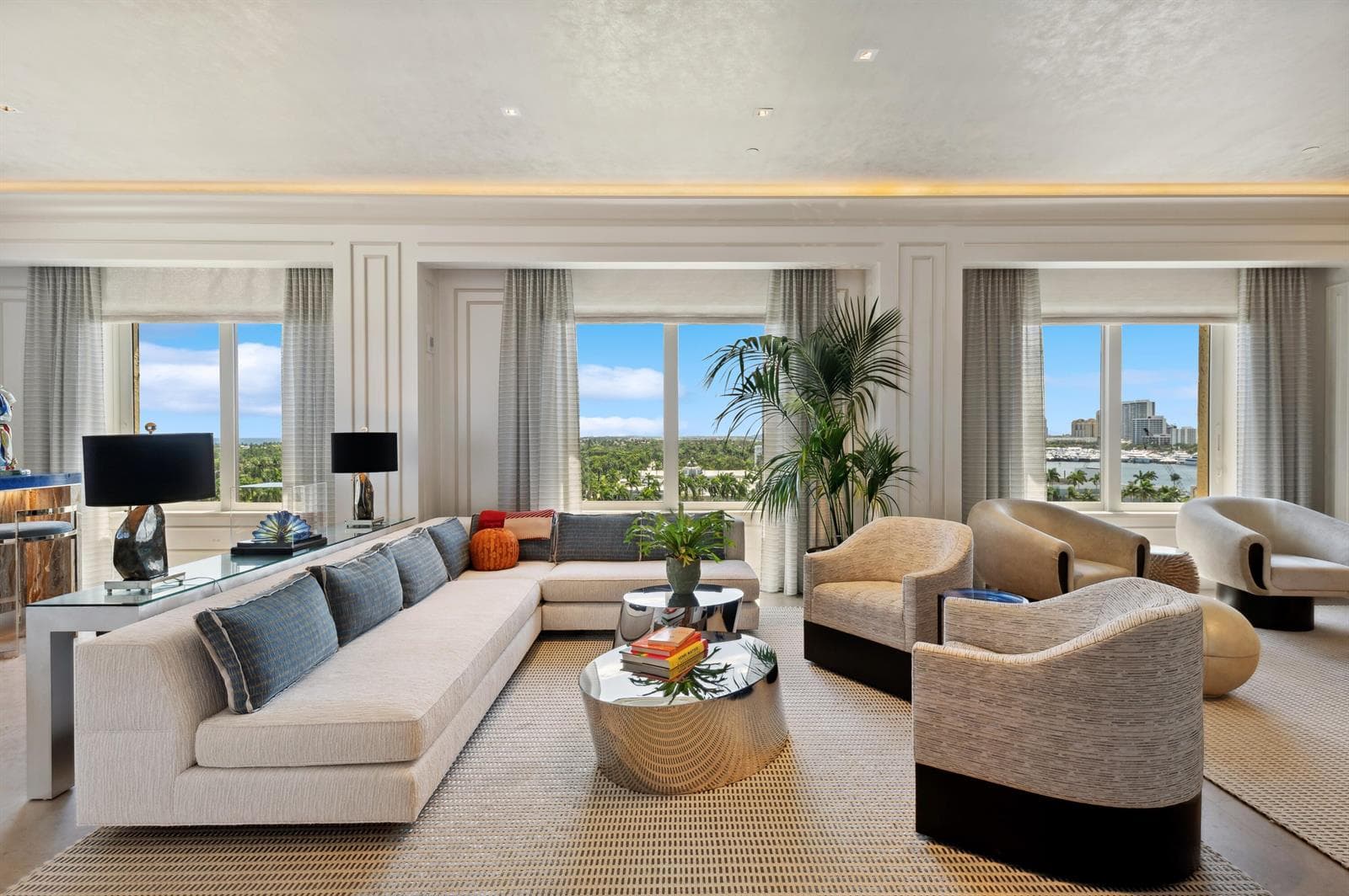 03_150BradleyPlace906_21_GreatRoom_HiRes