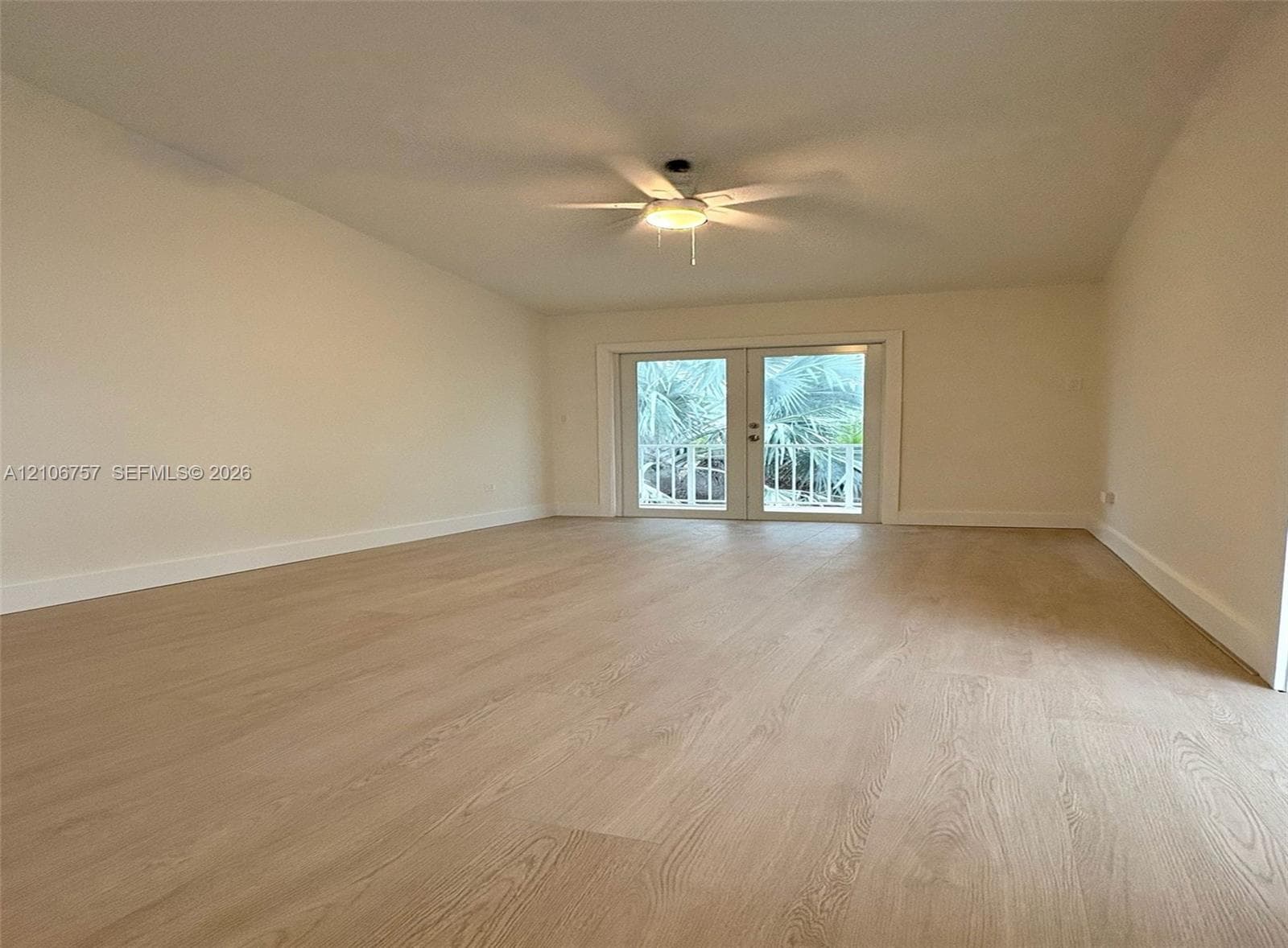 136 Marina Ave #EAST photo 2