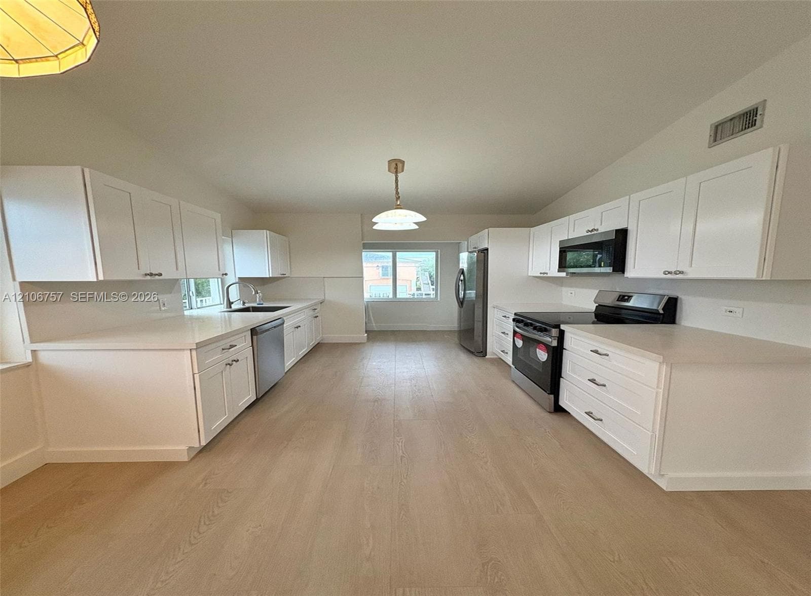 136 Marina Ave #EAST photo 3