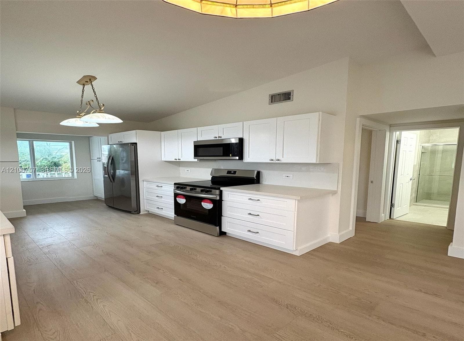 136 Marina Ave #EAST photo 4