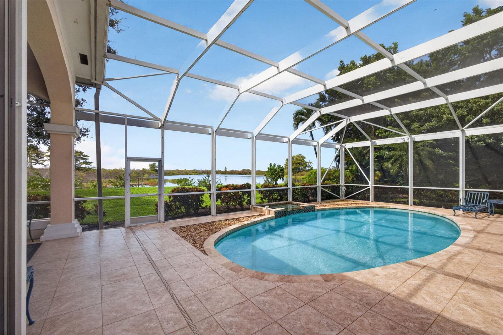 SCREENED POOL