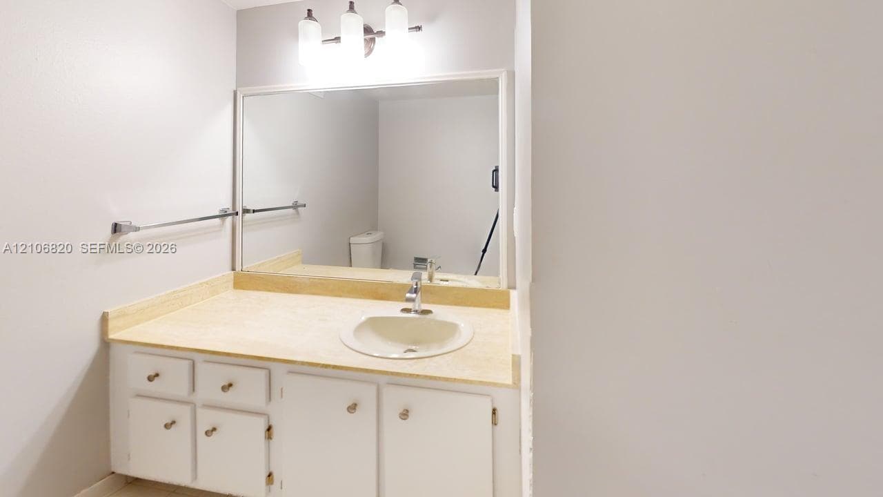 OLYMPUS CONDO · #822 in Hallandale Beach - Photo 20