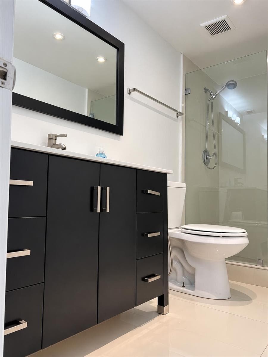 Straightened natural-light property inte