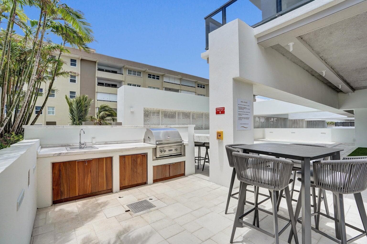 Salato Exterior 13