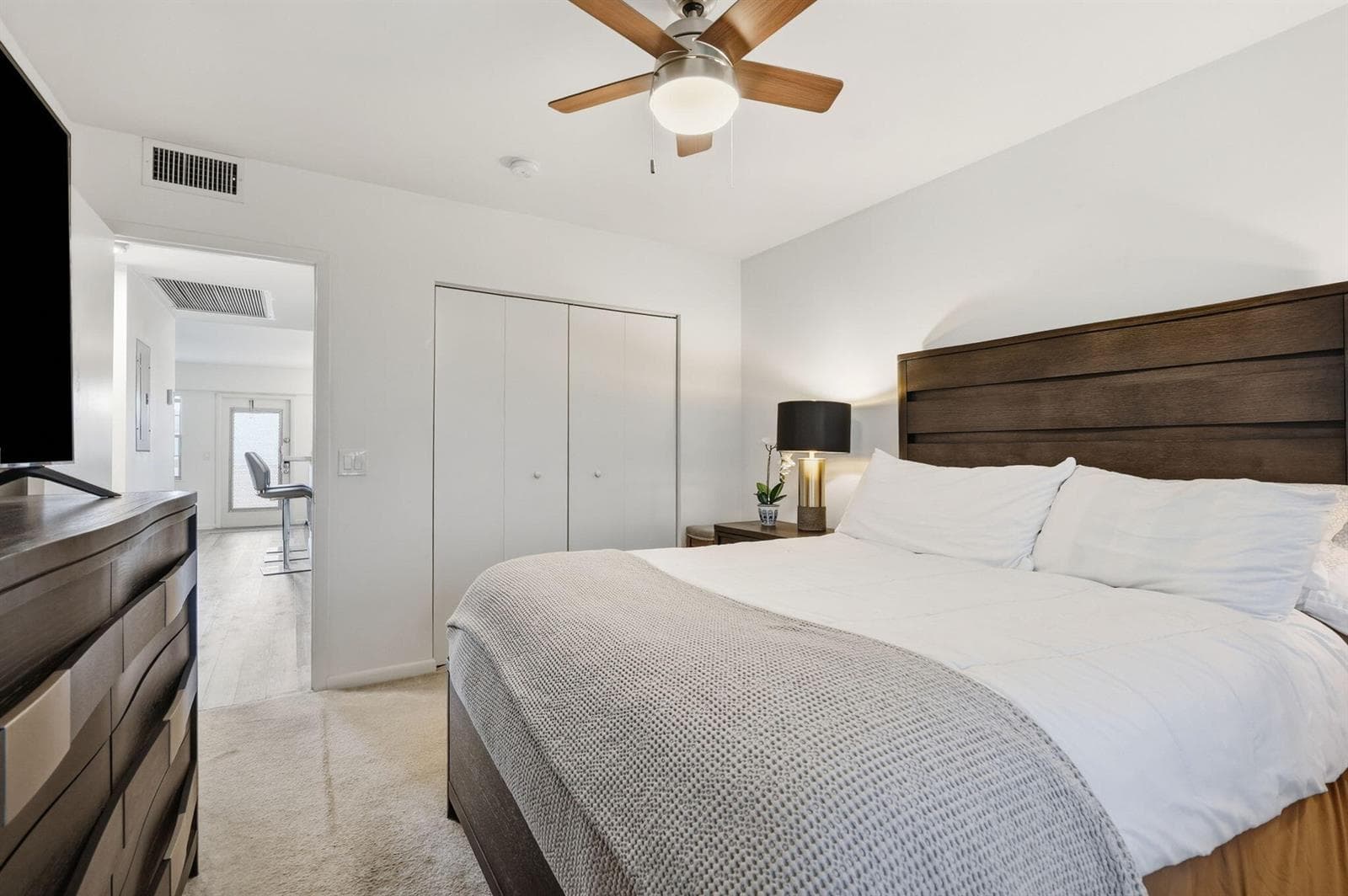 2-web-or-mls-209_Brighton_E_05936