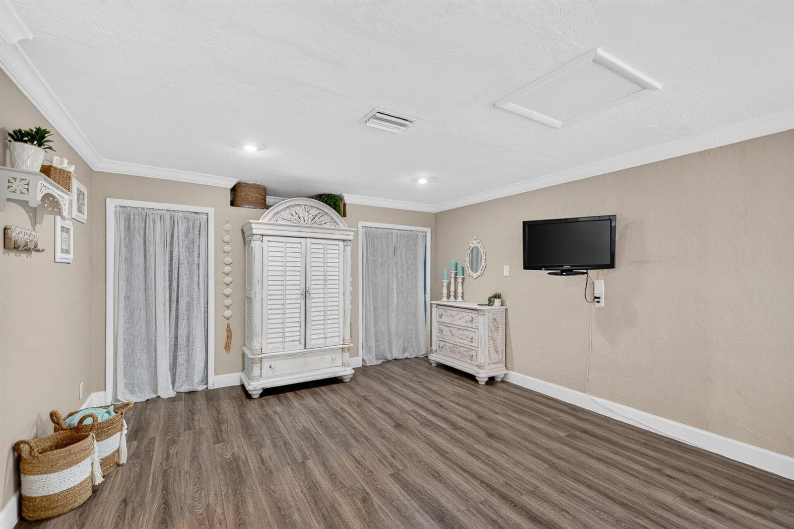 Sitting area in primary bedroom