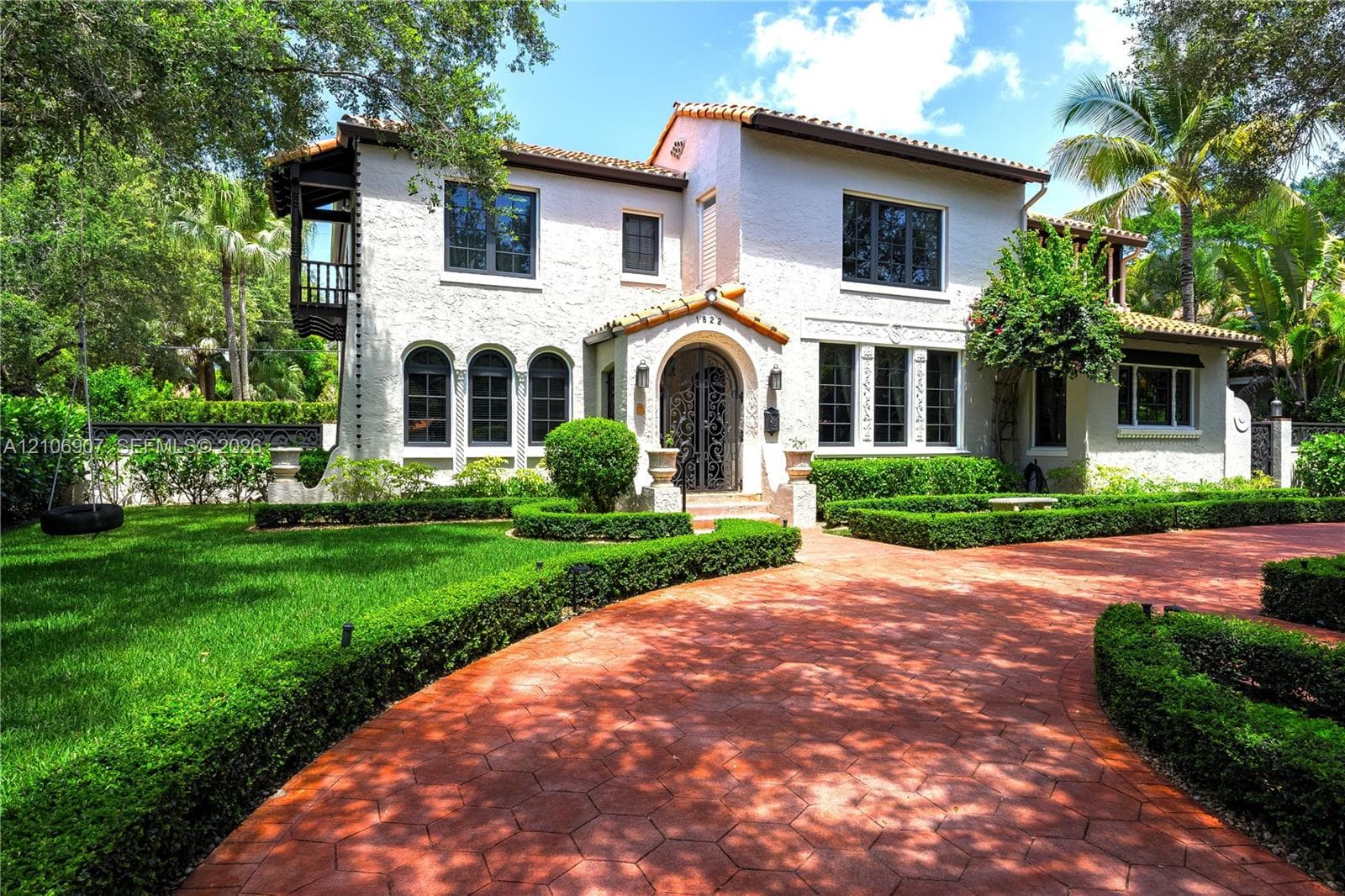 1822 Country Club Prado photo 2
