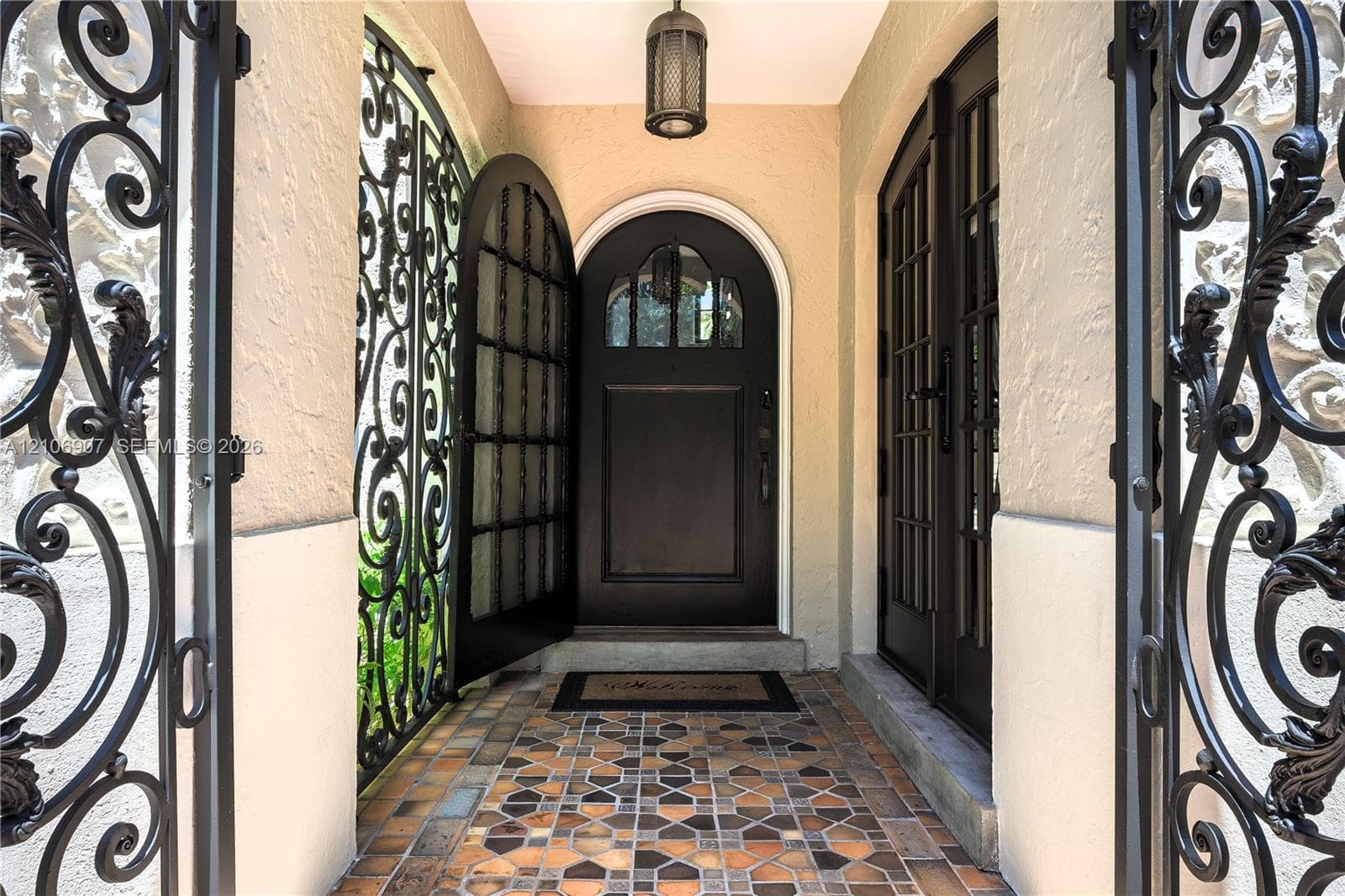 1822 Country Club Prado photo 3