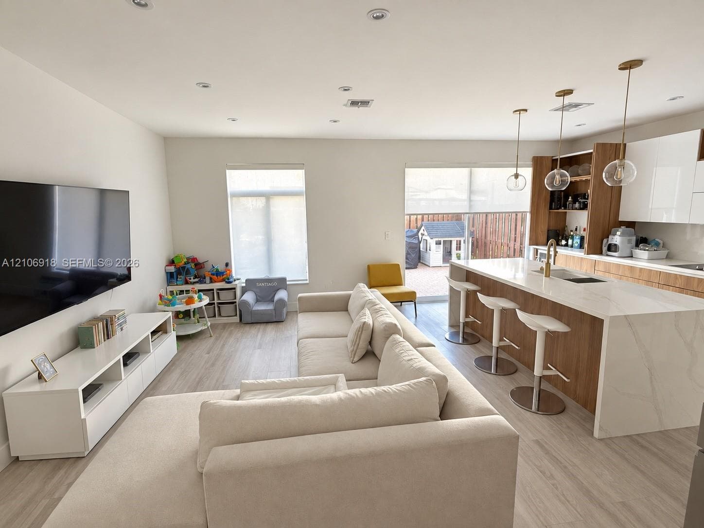 Living Room/Kitchen