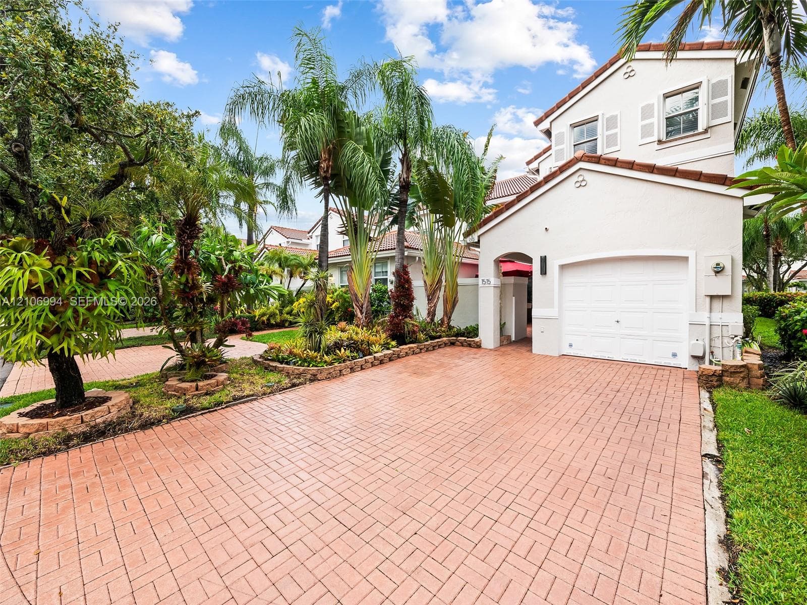 1515 Seagrape Way photo 2