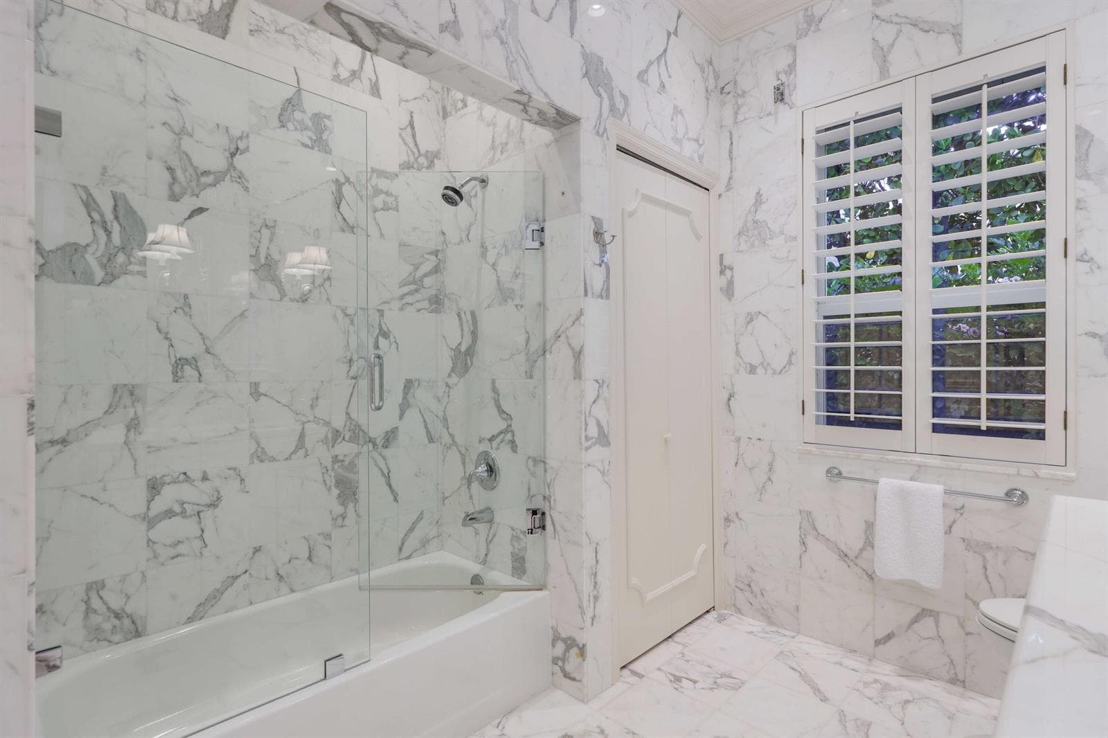 26 - Guest Bathroom 2