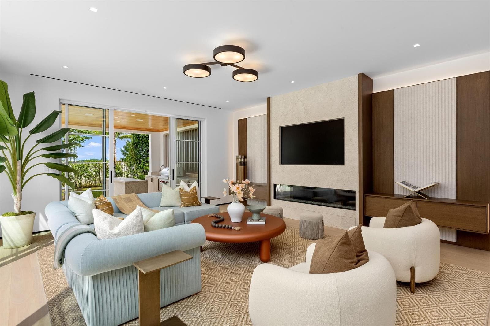 33 - Family Room
