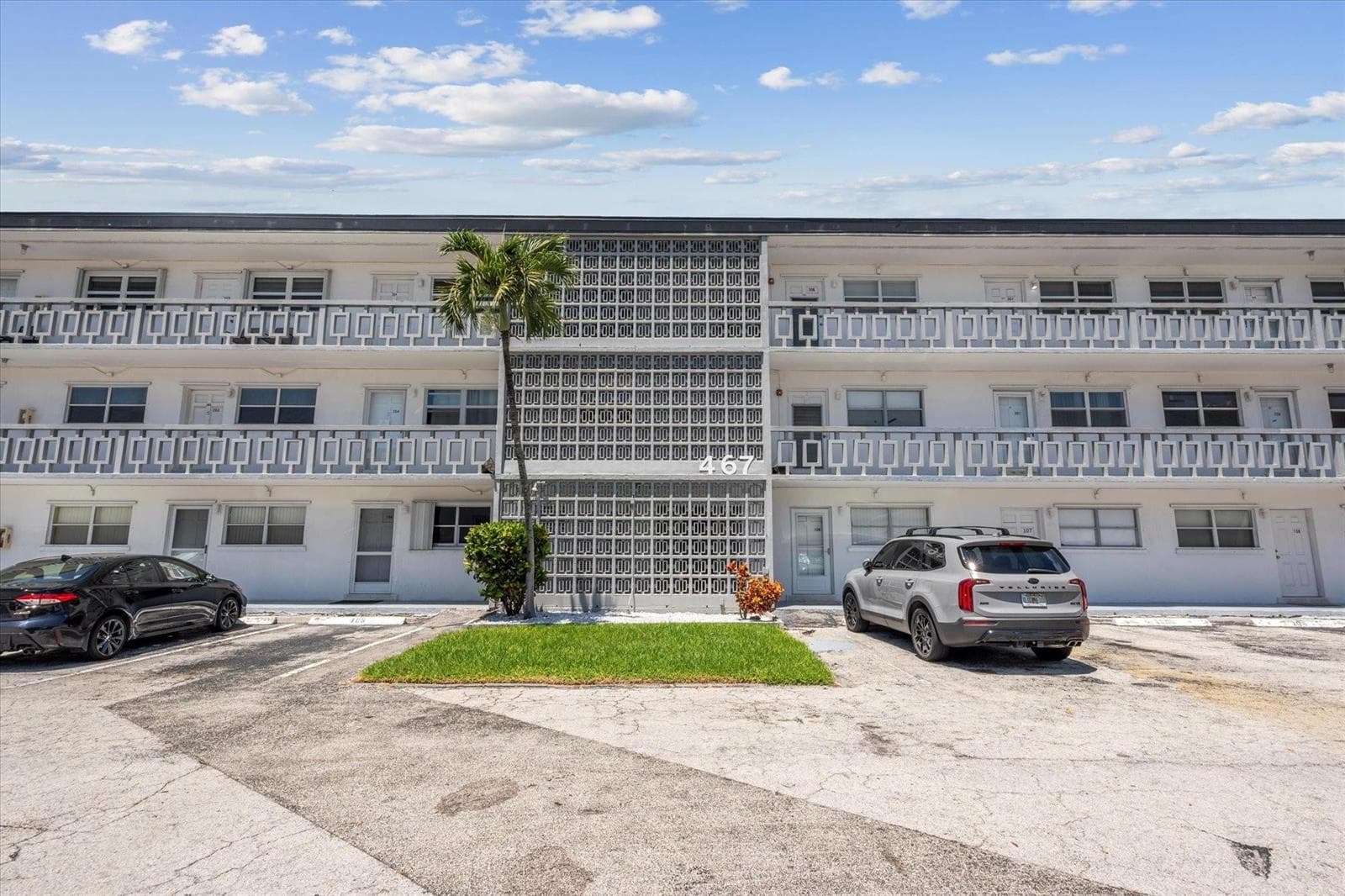 FRONT BUILDING OF ENVOY