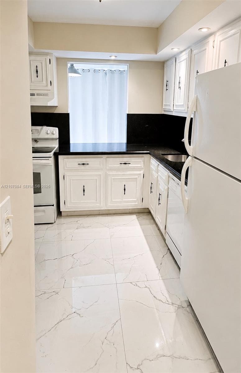 Desoto Condominium · #107 in Hallandale Beach - Photo 7