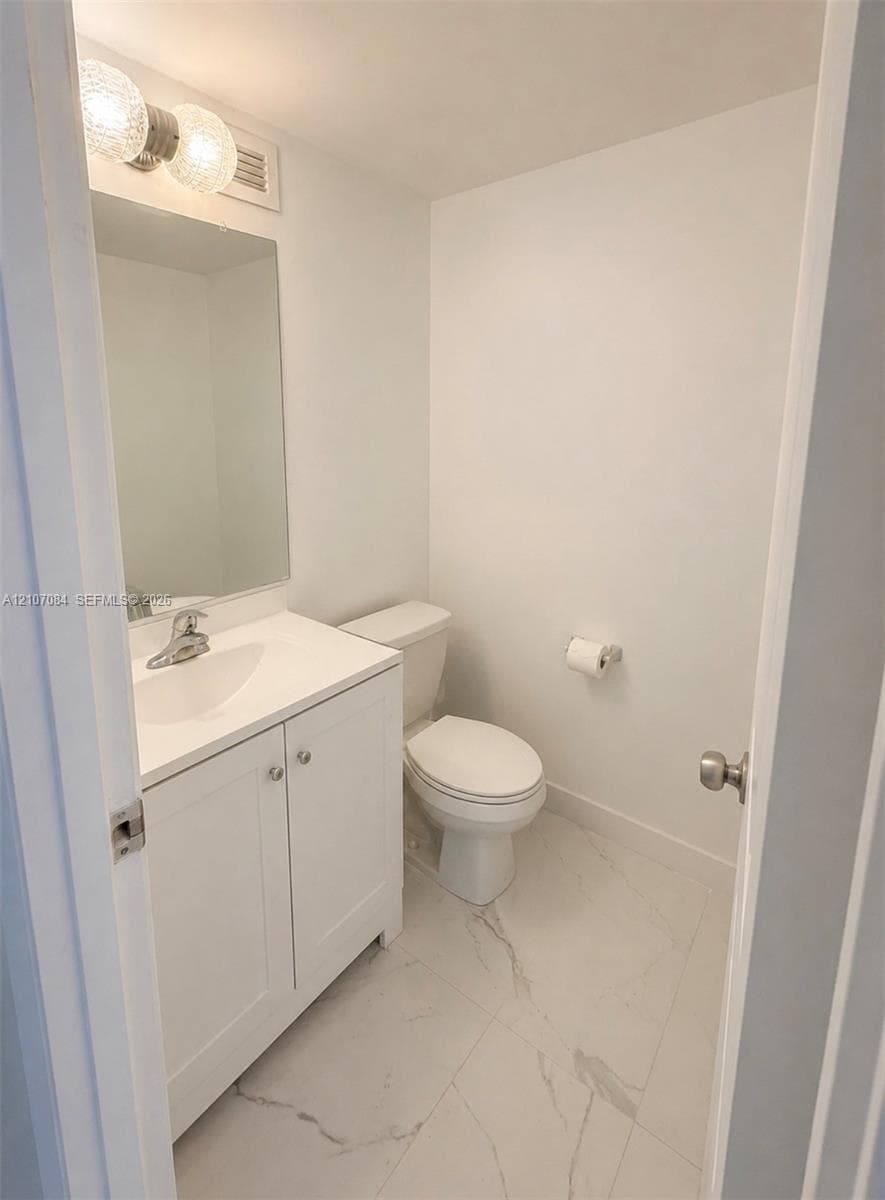 Desoto Condominium · #107 in Hallandale Beach - Photo 8