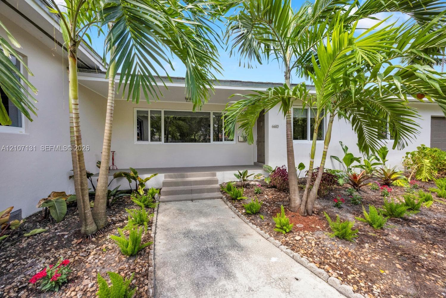 6610 Santona St photo 3