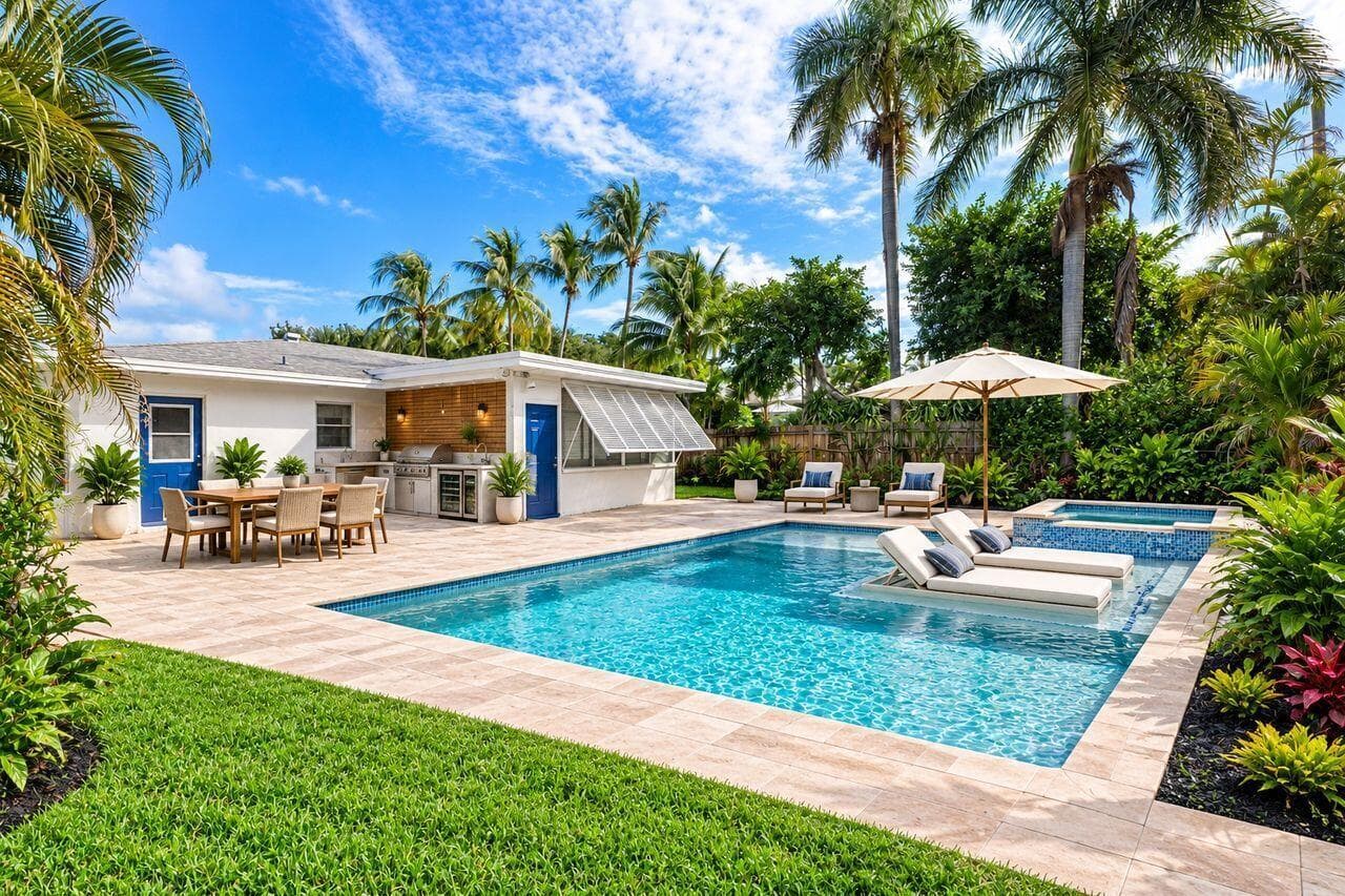 Virtually Staged Pool / Backyard