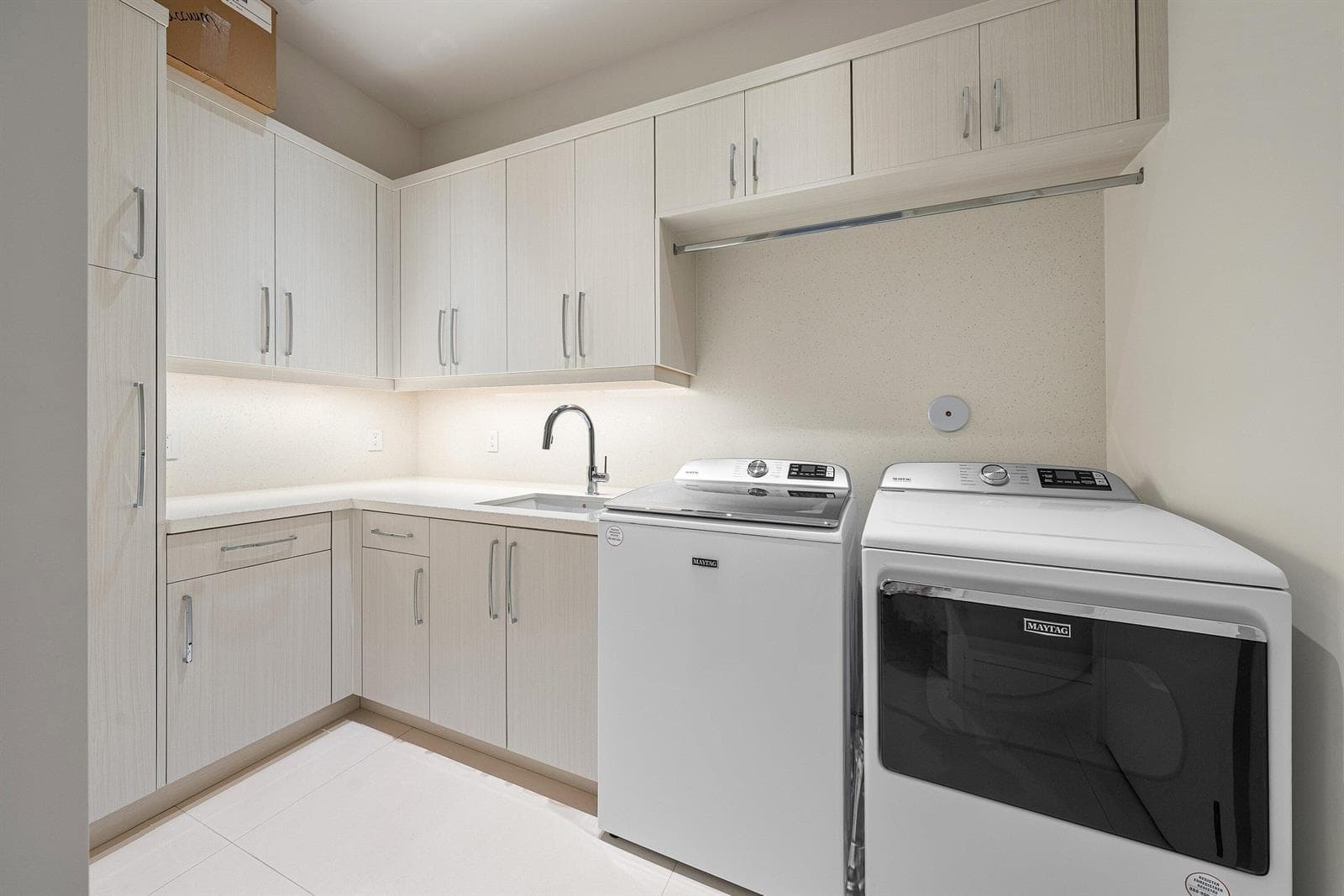 025-471RoyalPalmWay-BocaRaton-FL-33432-S