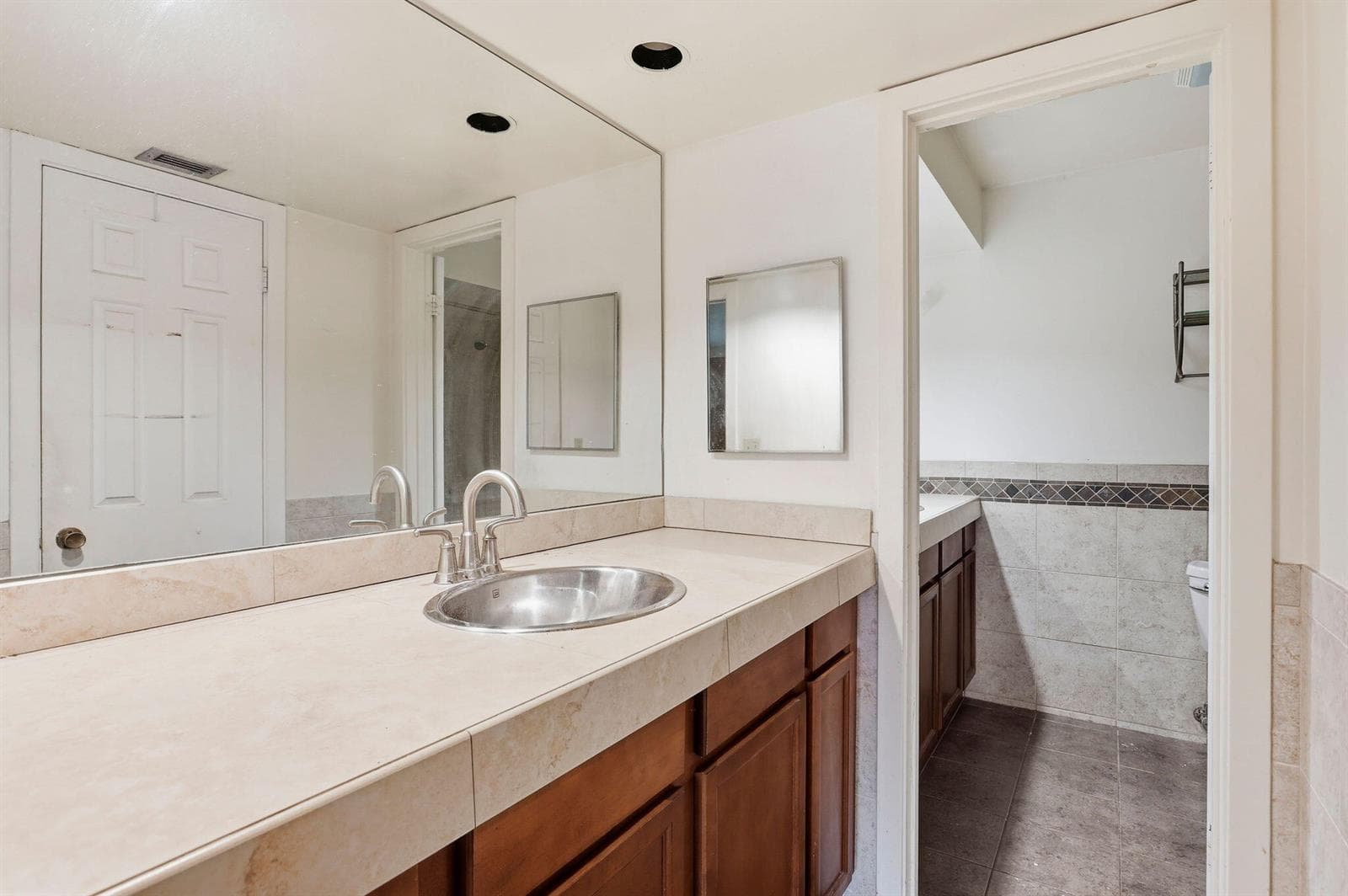 6850 Tiburon Dr