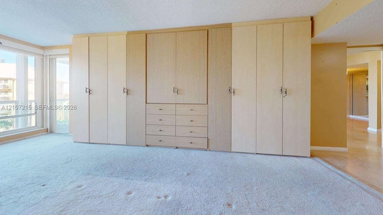 primary suite w/ removal wall unit