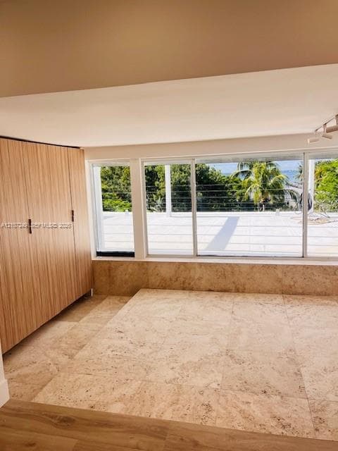 241 Harbor Dr photo 27