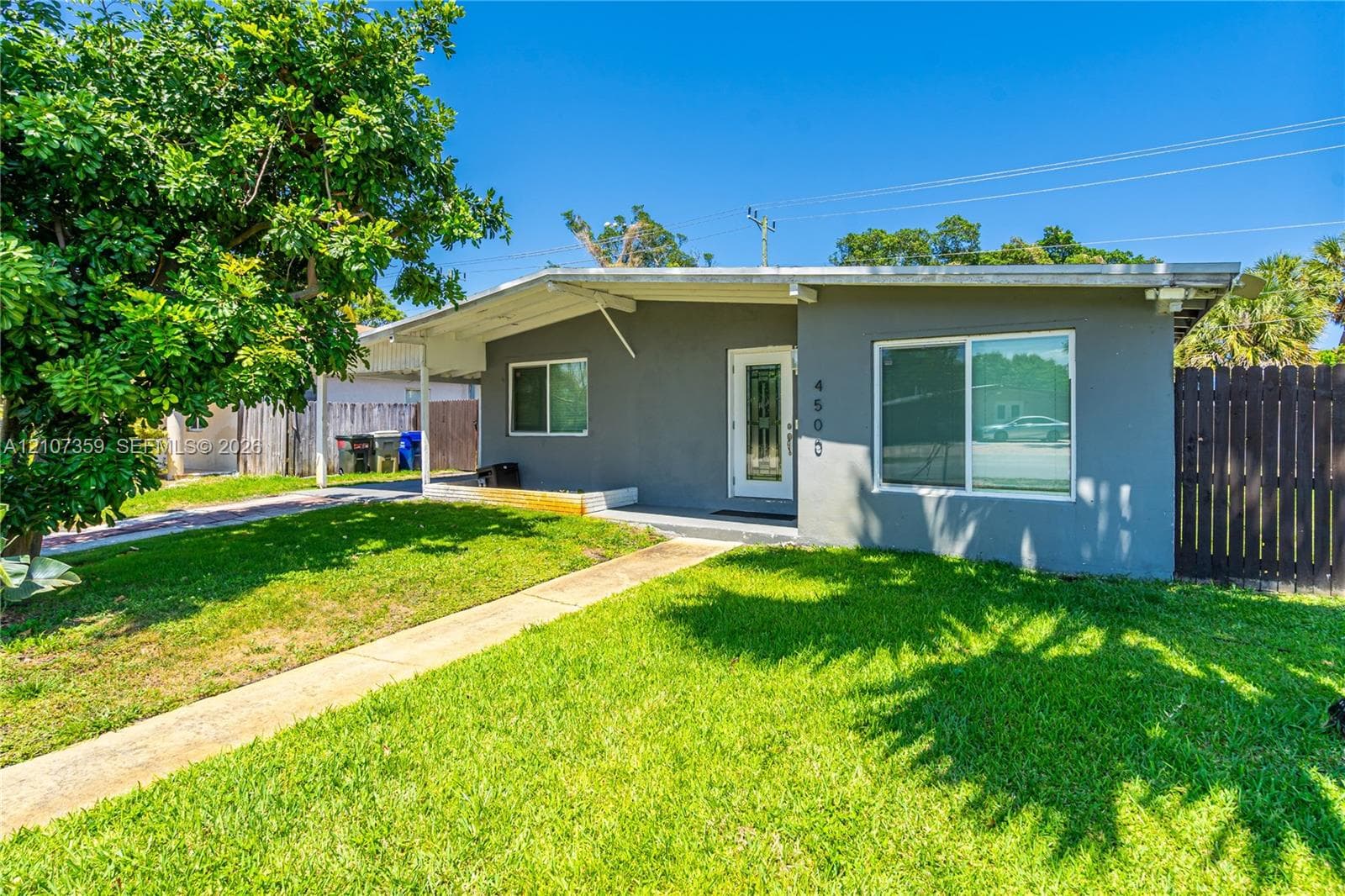 Welcoming front exterior of this cozzy East Pompano Beach single-family home.