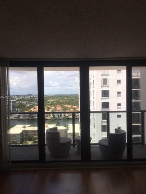 CATANIA CONDO · #1606 in Hollywood - Photo 9