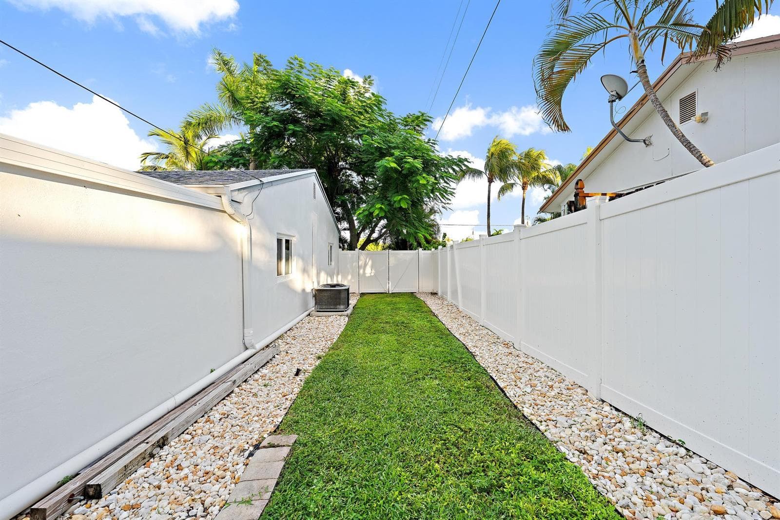5521 Parker Ave-7