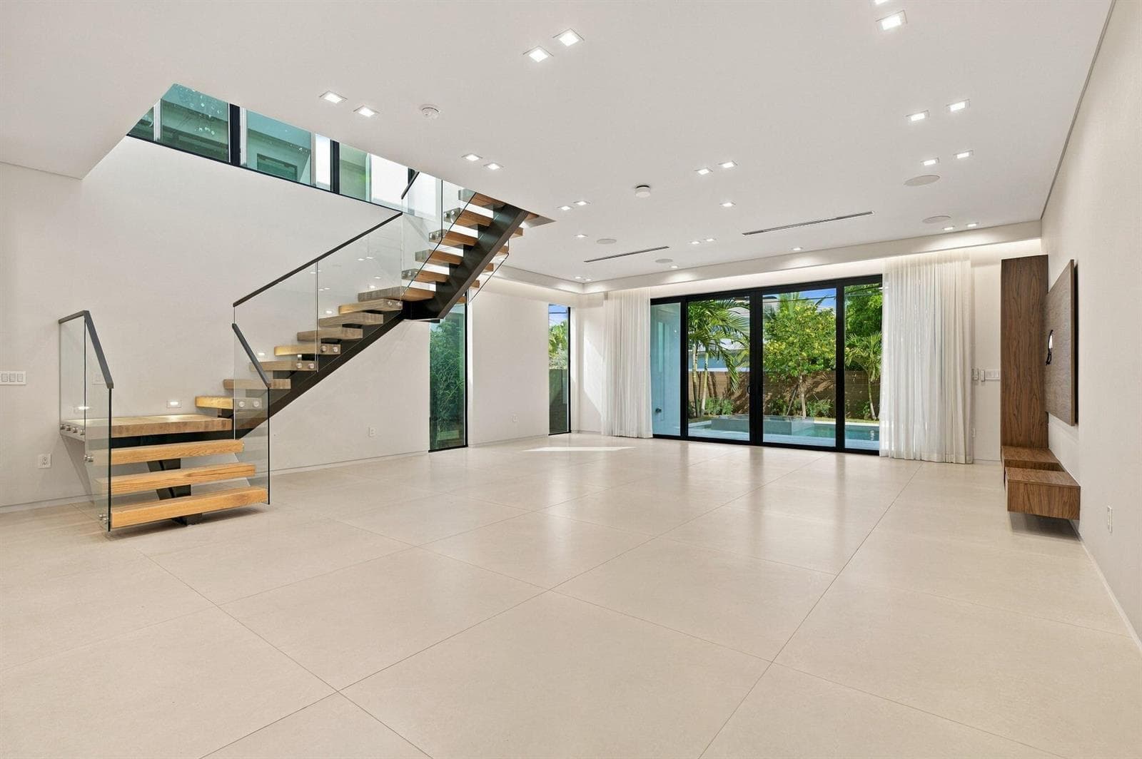 9-web-or-mls-1015-ne-3rd-st