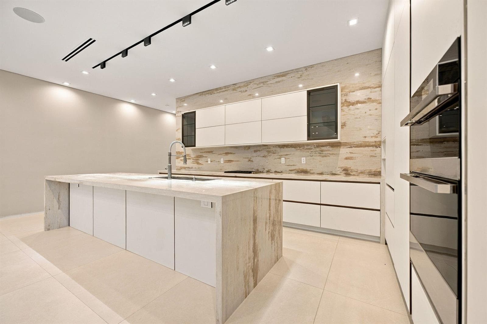 16-web-or-mls-1015-ne-3rd-st