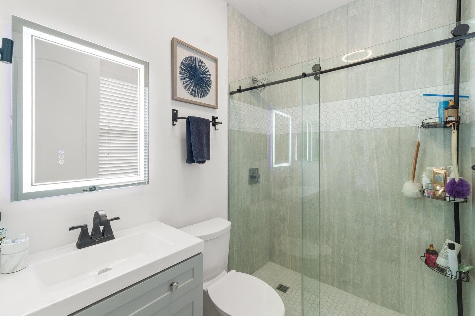 lisa-2nd bathroom