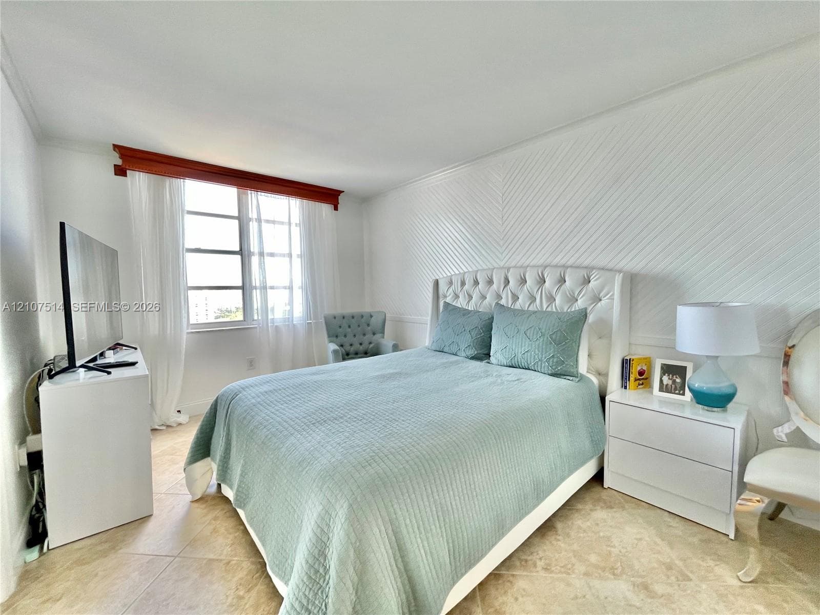 Neutral tile flooring and white chevron-patterned accent wall paneling