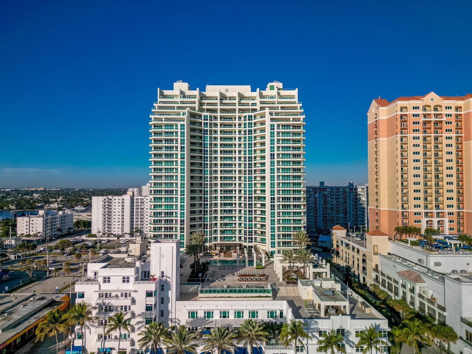 Las Olas Beach Club