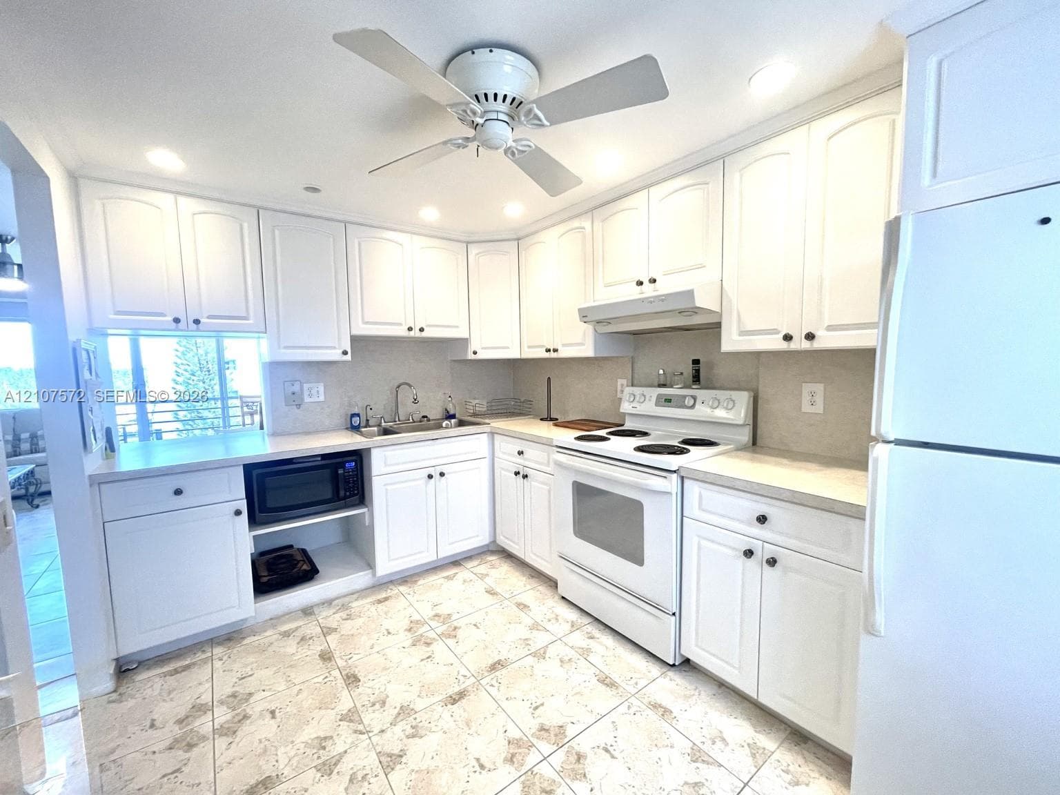 FAIRWAYS ROYALE CONDO · #501 in Hallandale Beach - Photo 4