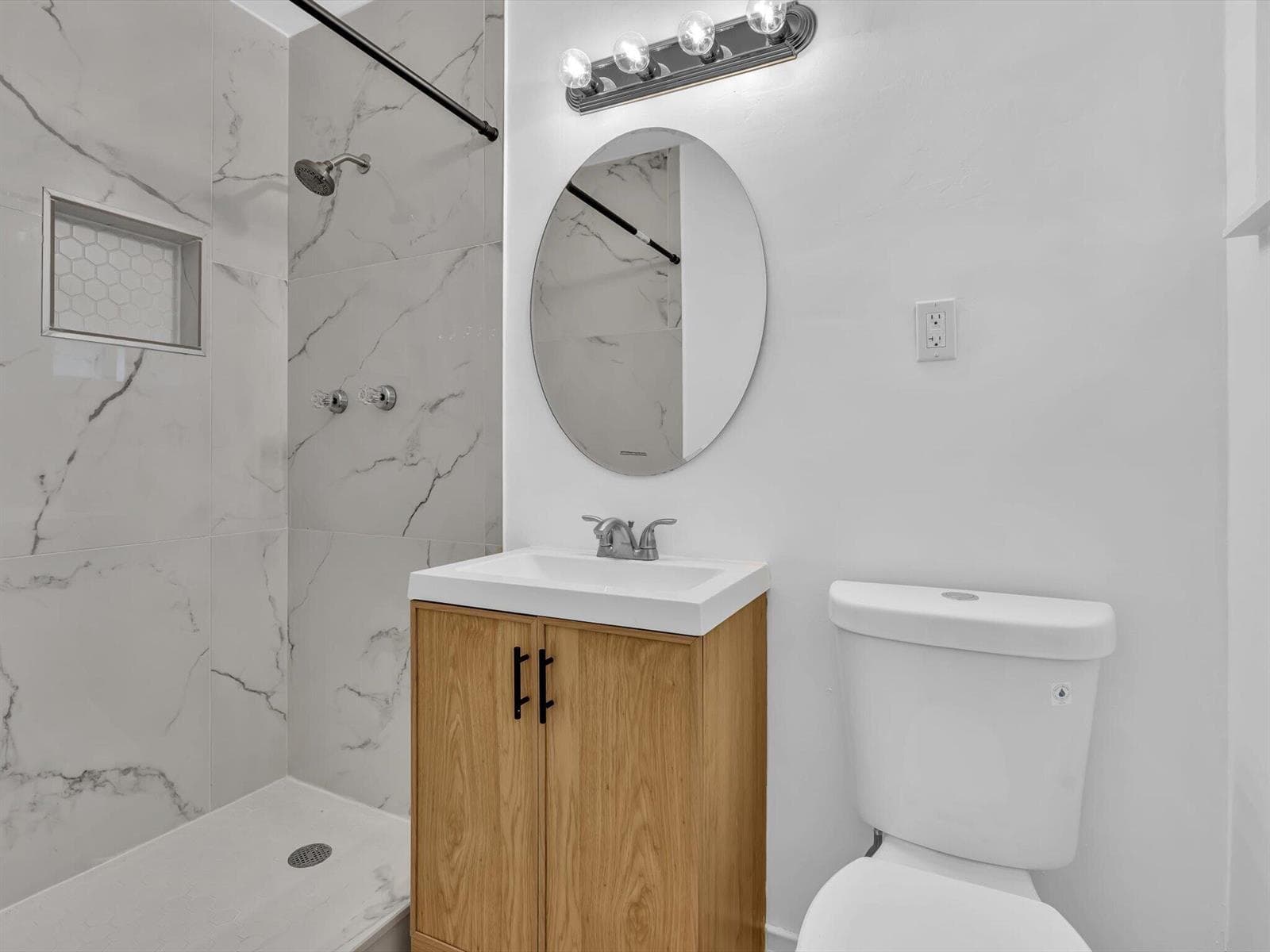 2nd Bathroom