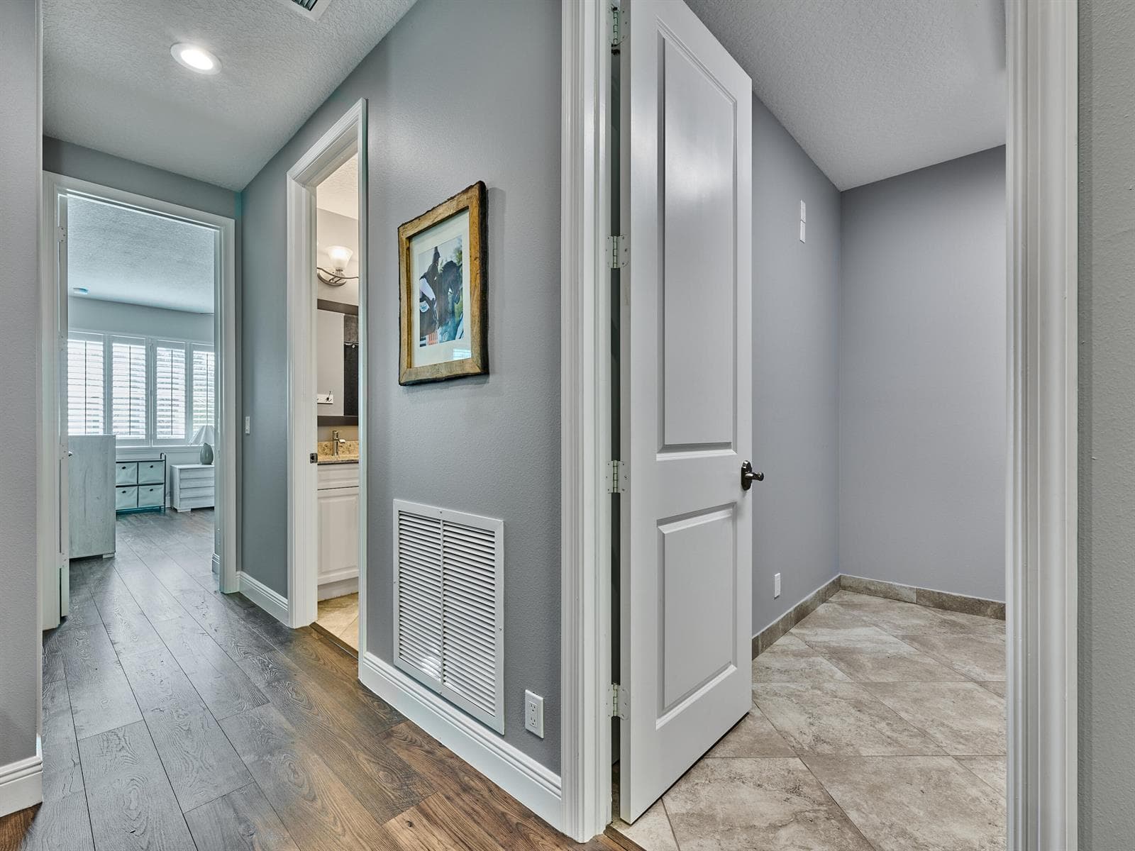 Hallway/Laundry