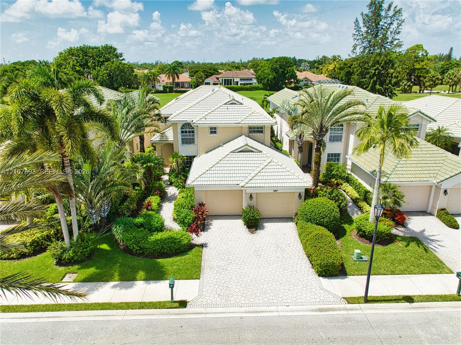 1207 General Pointe Trce photo 2