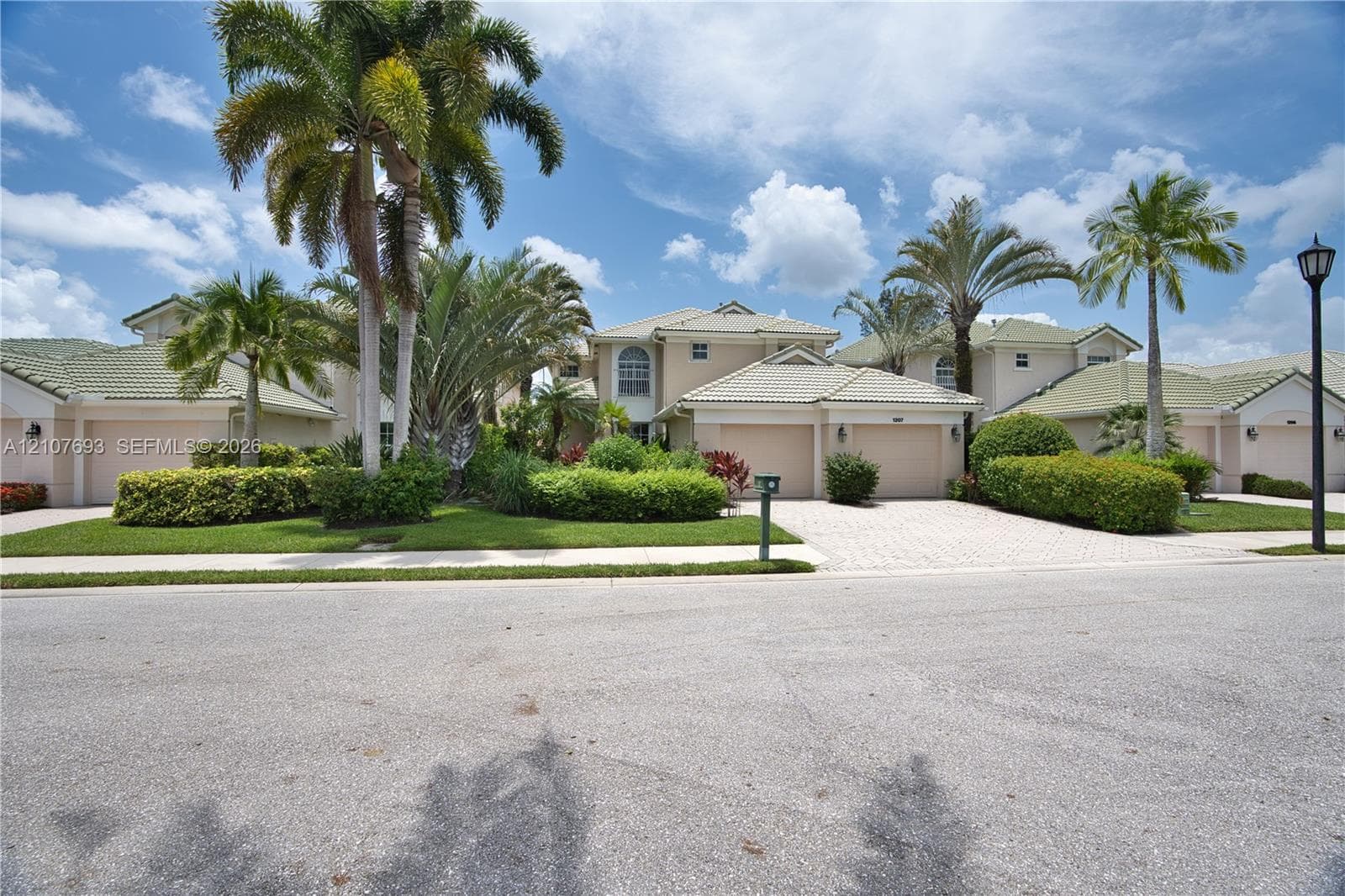 1207 General Pointe Trce photo 1