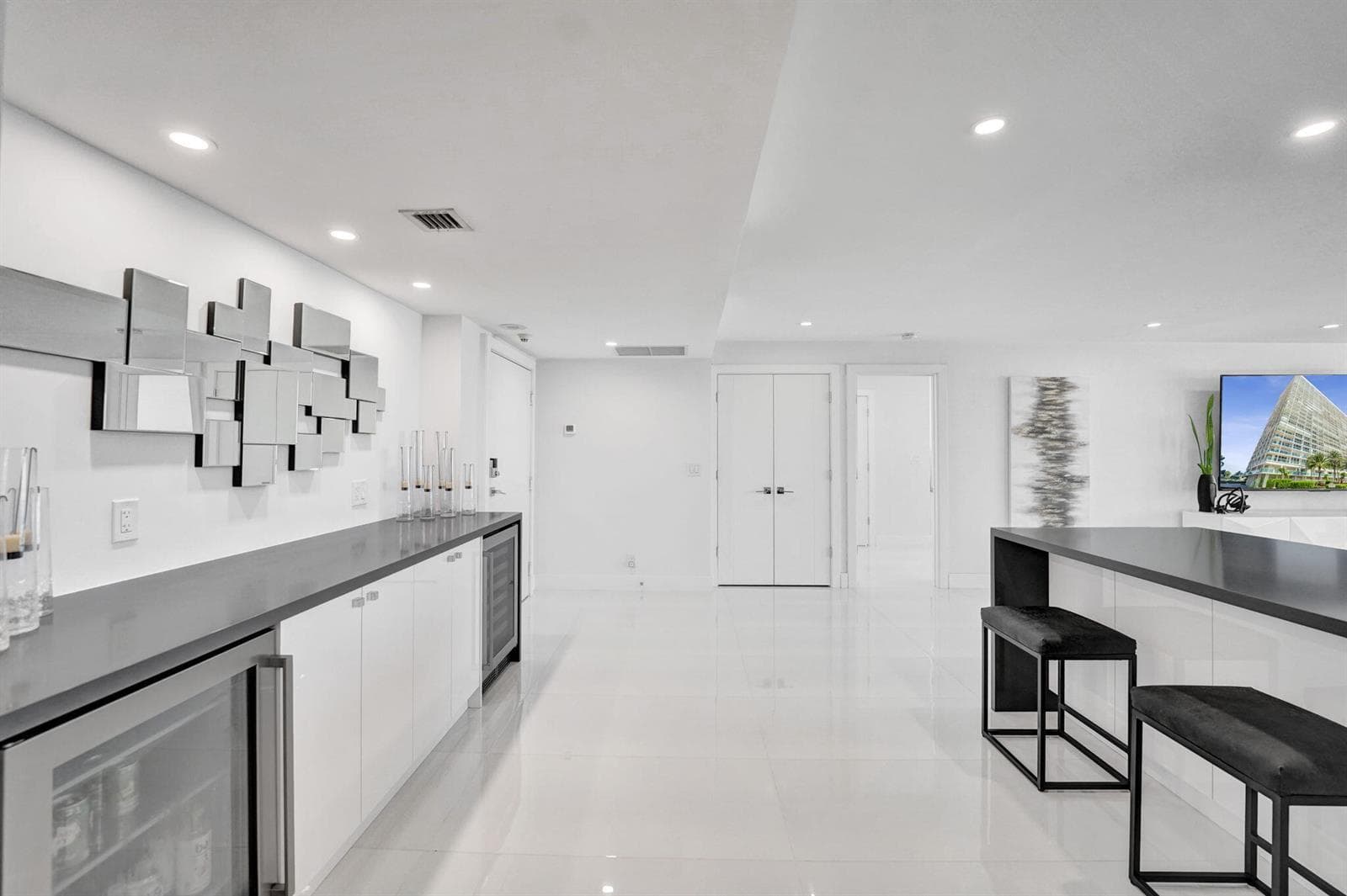 Beverage Bar and Informal Dining Island