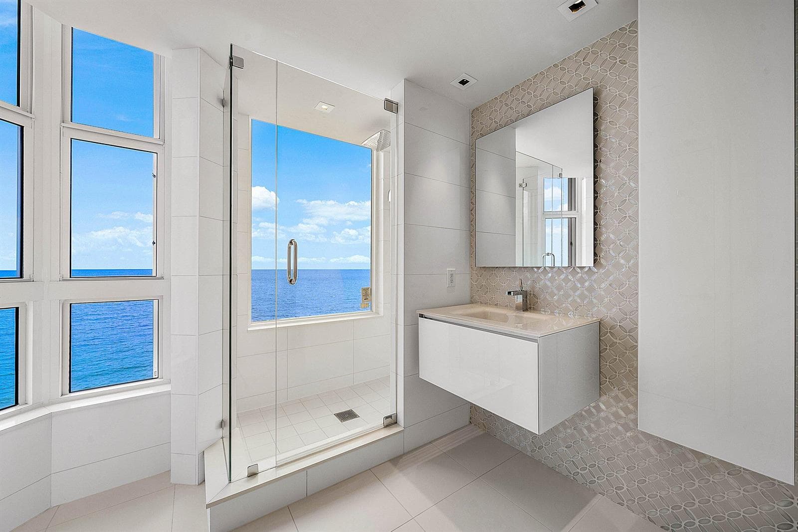 Guest Bath w/Oceanview